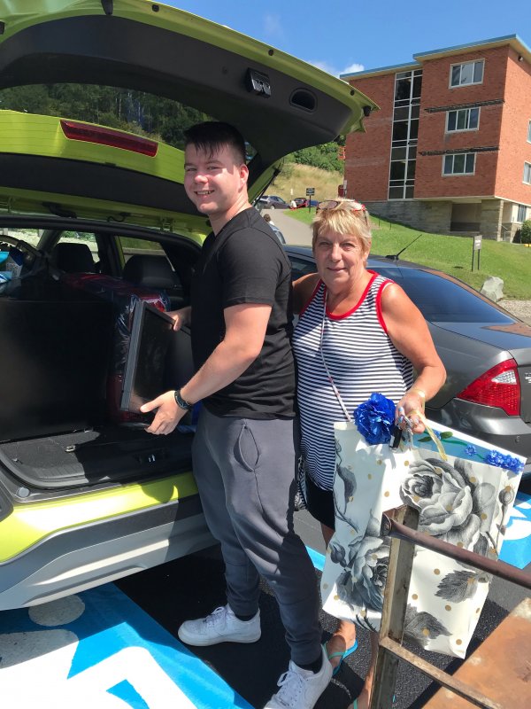 A student and a lady move items during Alfred State's Move-In Day 2019.